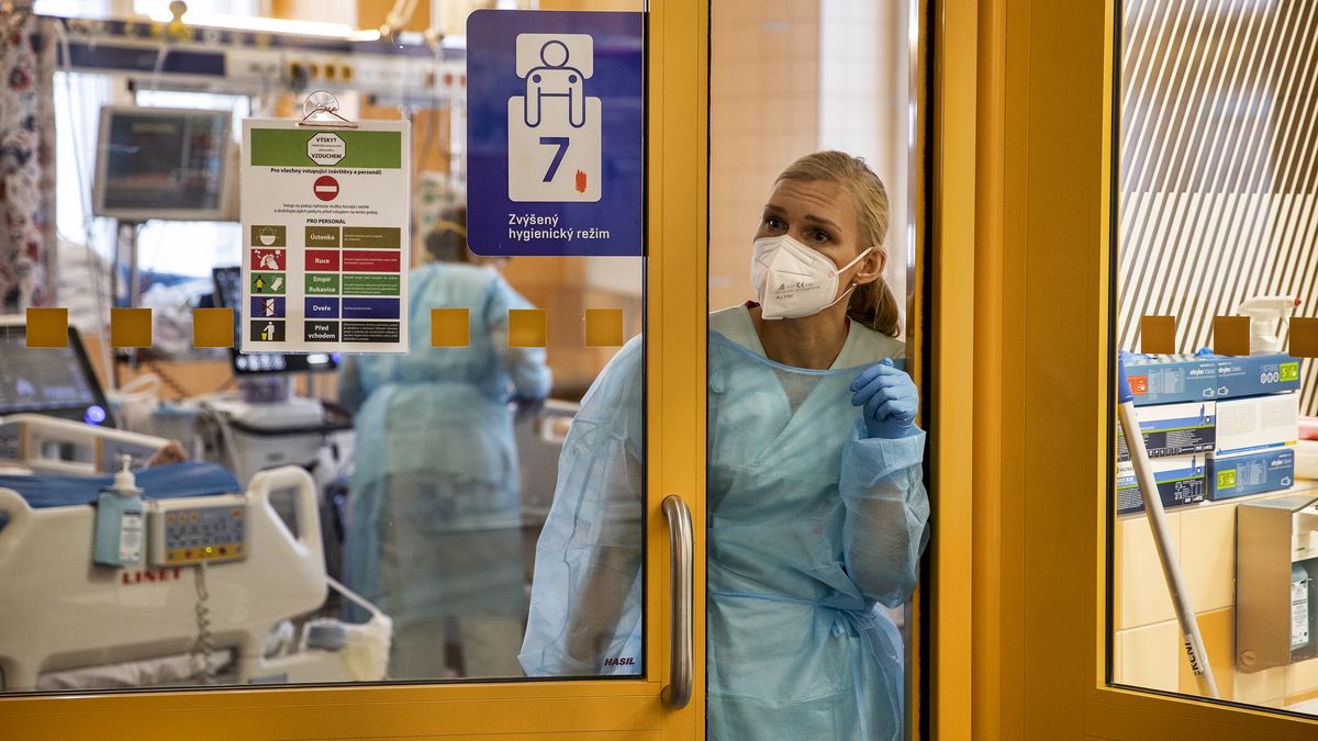Vizita: Dnešní medici nechtějí zemřít v práci. Trápí je i podmínky pro ženy